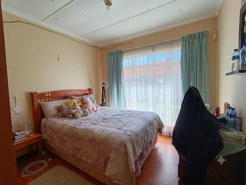 Spacious Family Home with Flatlet & Pool in Prime Fauna Location - Photo 8