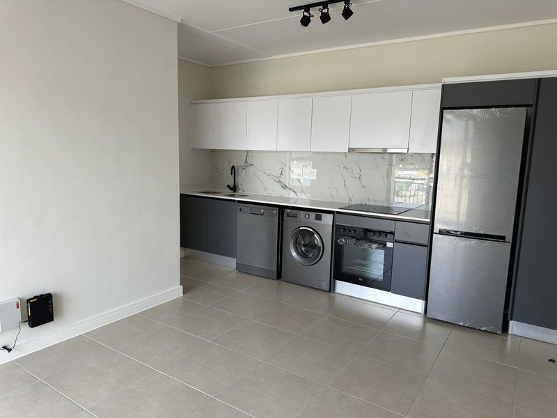 Modern Living: 1-Bedroom Apartment with Gym & Pool Access - Photo 1