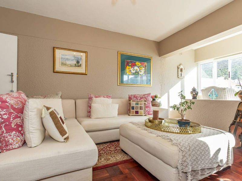 SECURE, SPACIOUS LOCK UP & GO APARTMENT - Photo 7