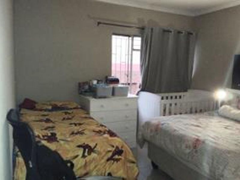 Renovated 1st floor apartment - Photo 8