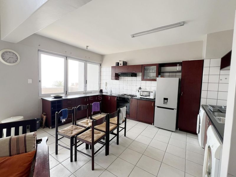 Top-Floor Apartment with Breathtaking Sea Views - Photo 7