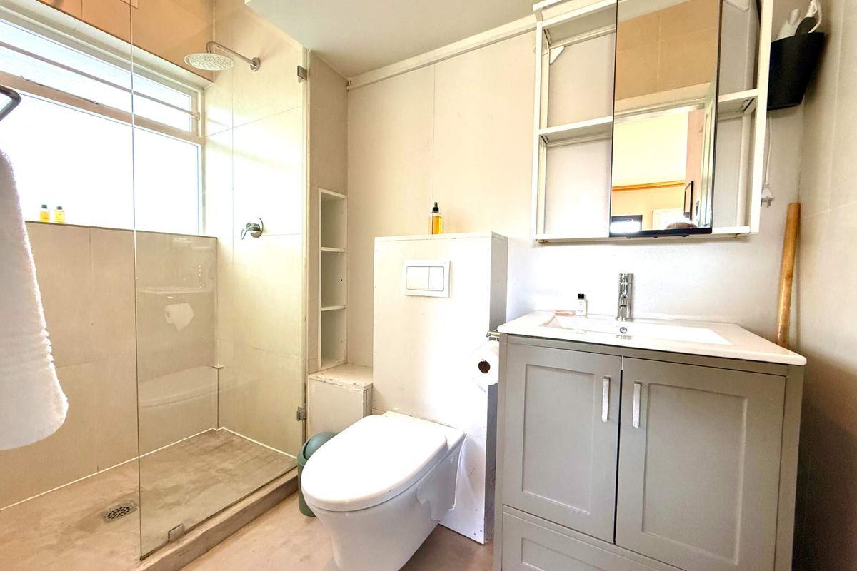 AN ABSOLUTE WINNER - PARKING BAY INCLUDED - Photo 4