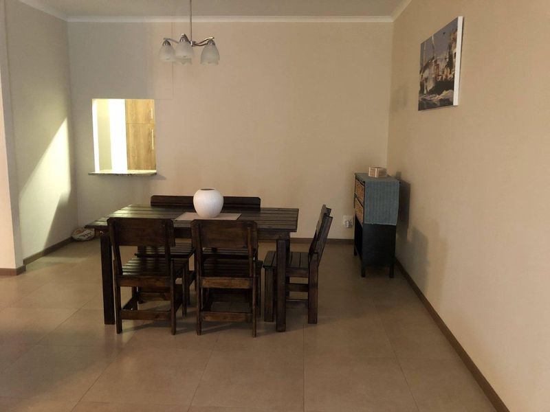 Spacious comfortable entertainers house - Photo 6