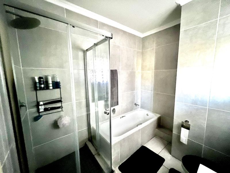 Ground Floor Modern Townhouse - Photo 4