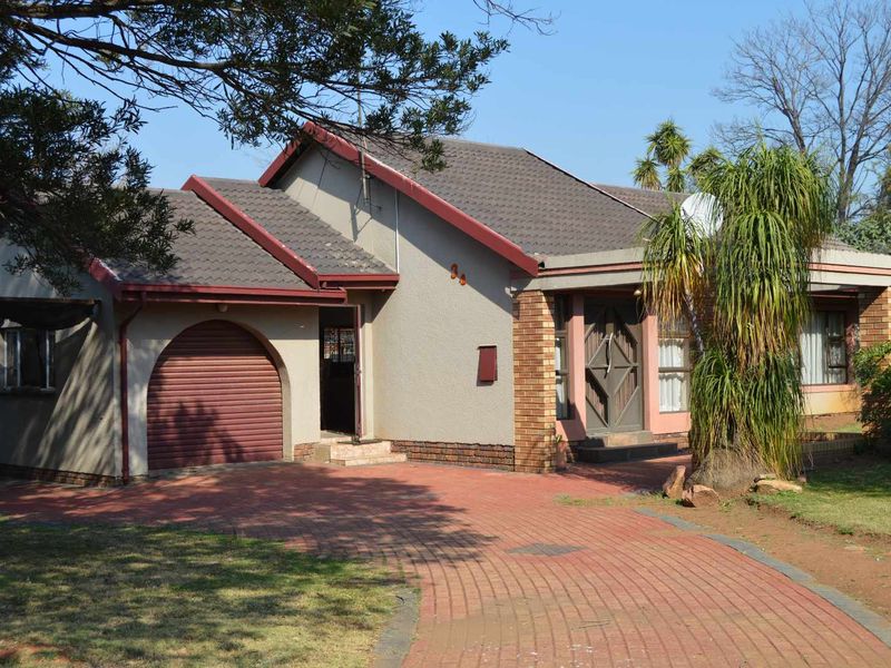 Two Bedroom House For Sale in Mayberry Park - Photo 2