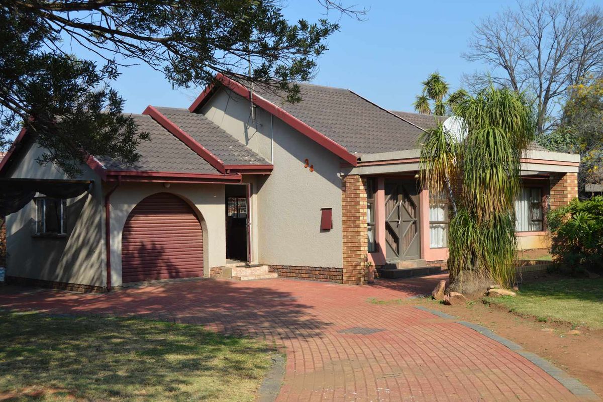 Two Bedroom House For Sale in Mayberry Park - Photo 2