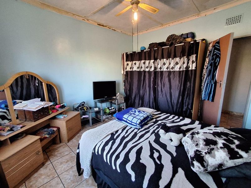 3-Bedroom Family Home with Swimming Pool, Garage & Secure Pet-Friendly Garden - Photo 6