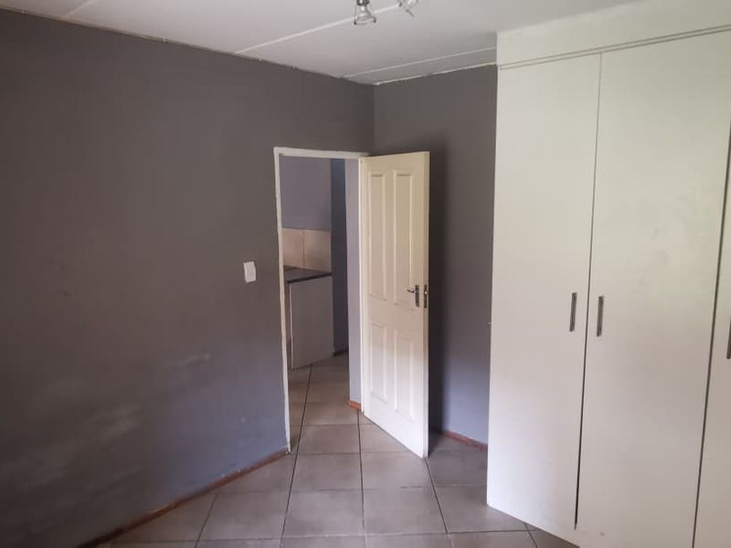 Open-Plan Living in a Delightful 2-Bedroom Home!! - Photo 5