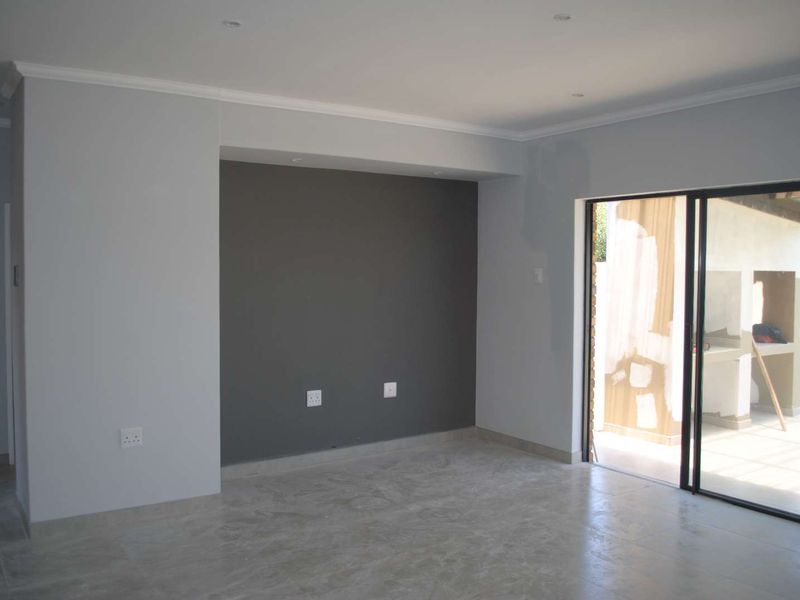 Lovely ultra modern contemporary prestigious townhouse complex in Meyerton - Photo 8