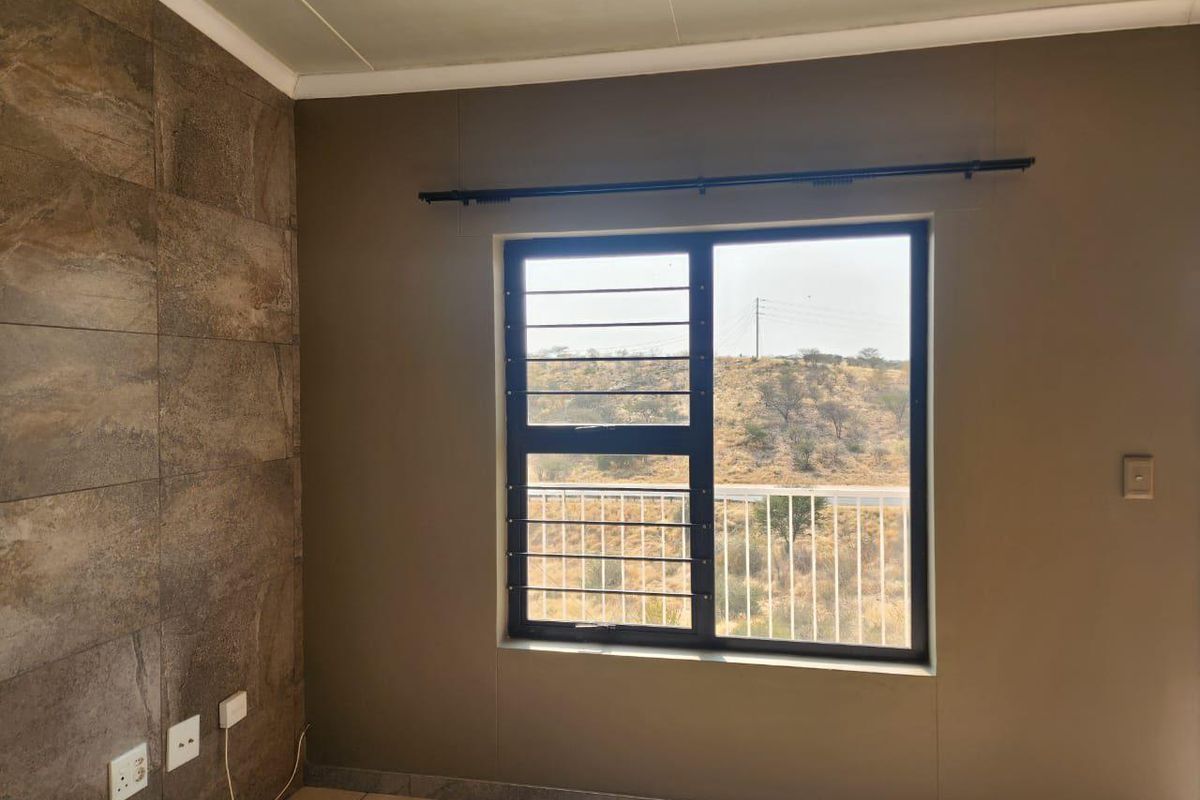 Otjomuise 2 bedroom apartment NEWLY RENOVATED for sale! - Photo 5