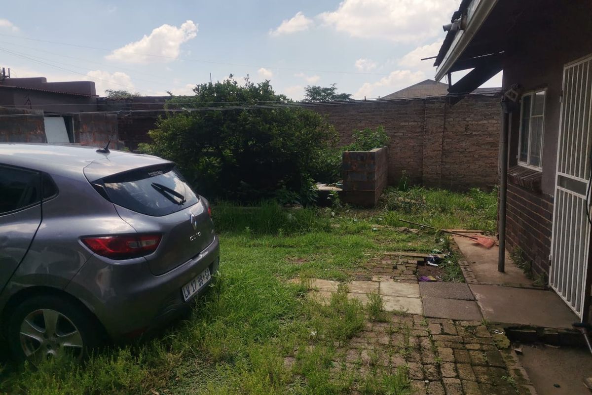 Calling all deveopers or someone keen to take on a project home!! - Photo 3