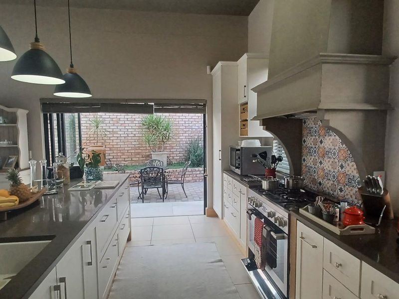 Klein Windhoek - 3 Bedroom Townhouse - CC Reg N$7 750mil - Photo 9