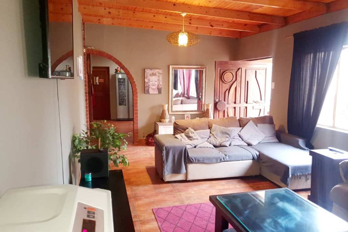 Spacious 3-Bedroom Home with Entertainment Room and Flatlet. - Photo 4