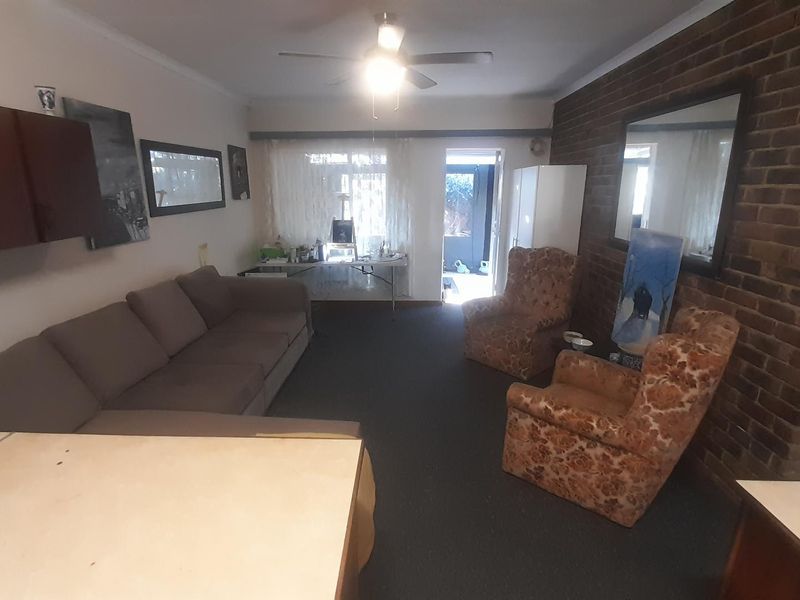 Secure & Spacious 1-Bedroom Apartment with Private Garden - Photo 6