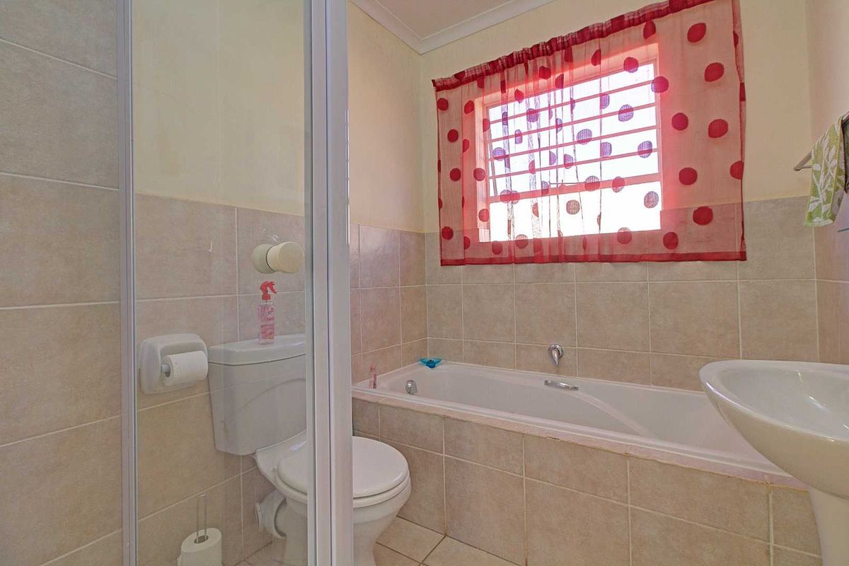 Convenience & Quality Living in Ideal Location! - Photo 5