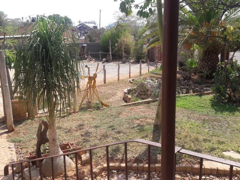 FOR SALE- 3 BEDROOM HOUSE WITH FLAT IN OUTJO, NAMIBIA - Photo 2