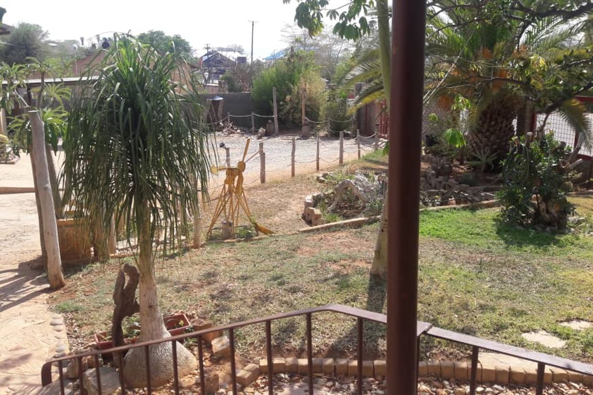 FOR SALE- 3 BEDROOM HOUSE WITH FLAT IN OUTJO, NAMIBIA - Photo 2