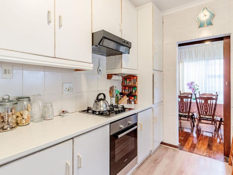 # Bedroom house in a popular area. - Photo 6