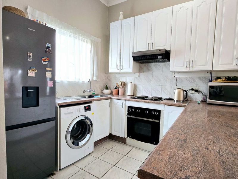 Secure 2-Bedroom Unit in the Heart of Garsfontein - Photo 6