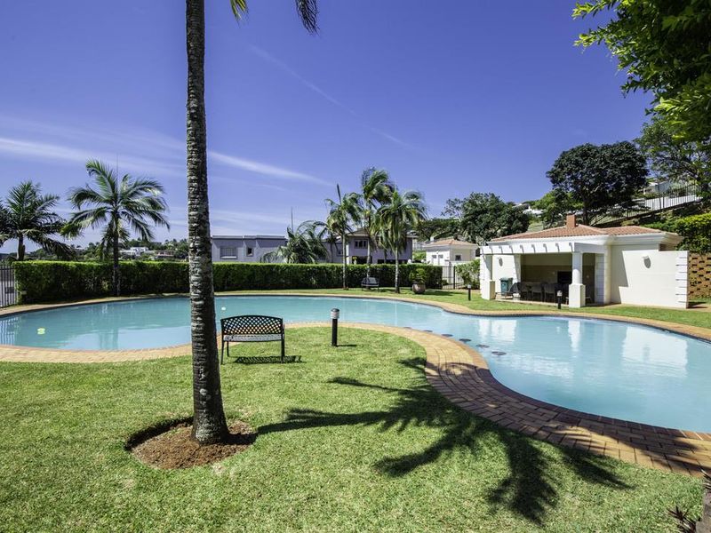 Stunning 3-Bedroom Townhouse with Panoramic Sea Views & Drive Up Access - Photo 4