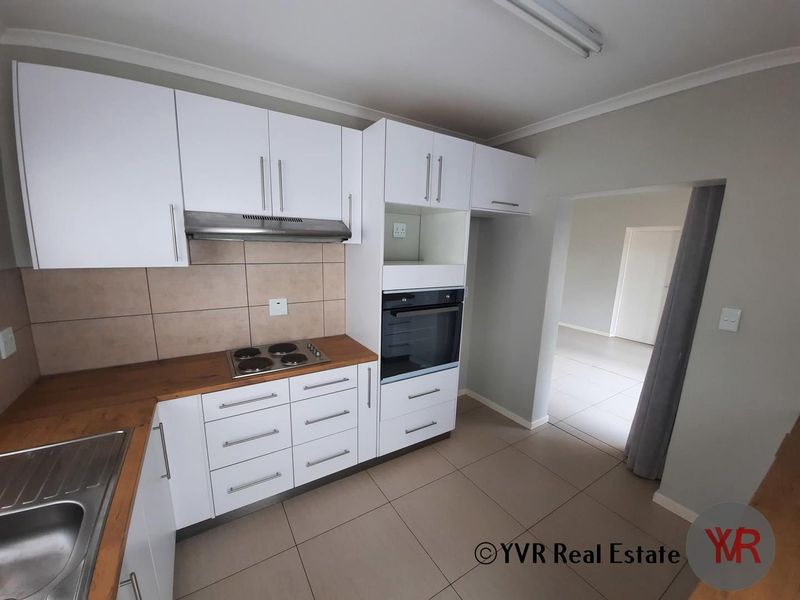 MODERN FREESTANDING HOUSE in FINKENSTEIN MANOR - Photo 8