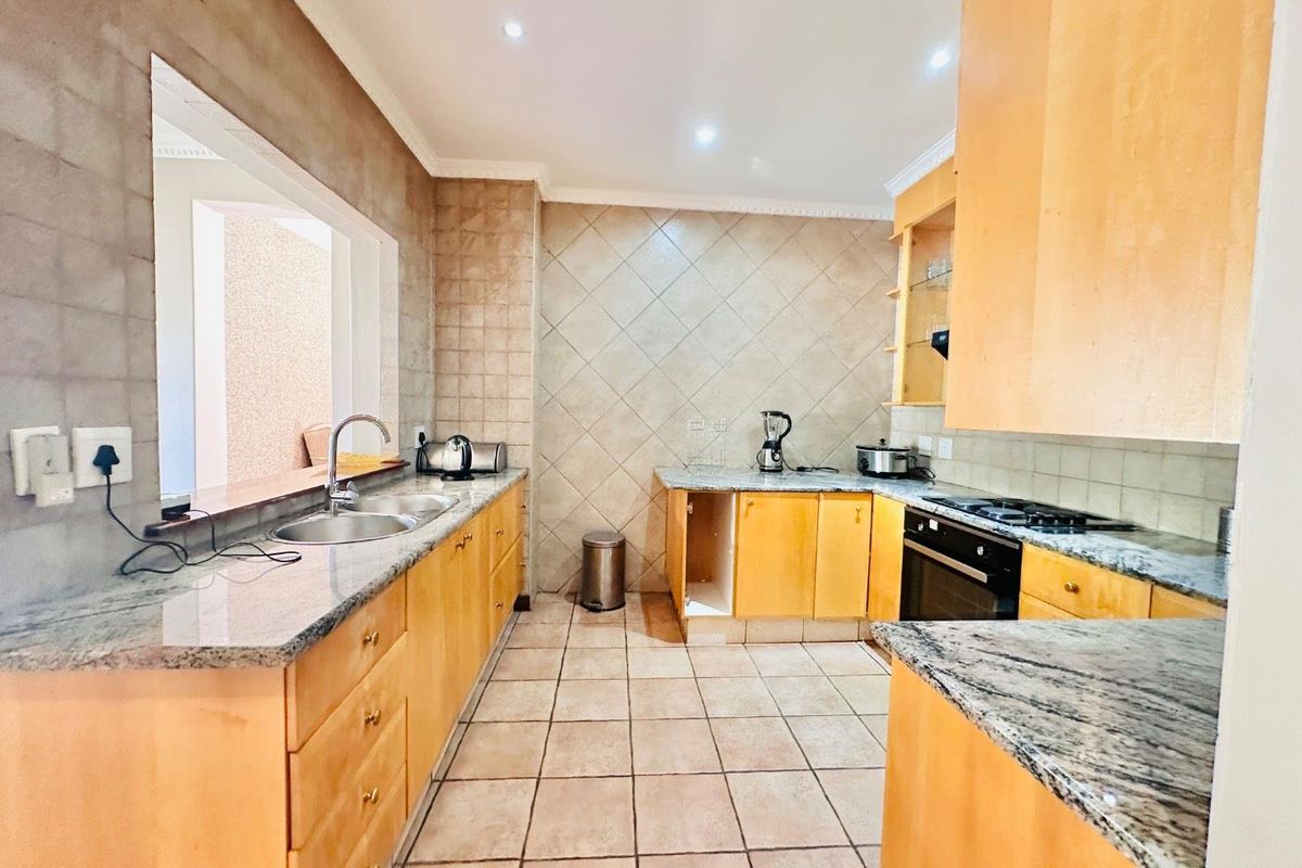 4 Bedroom House to Rent in Dainfern Golf Estate - Photo 5