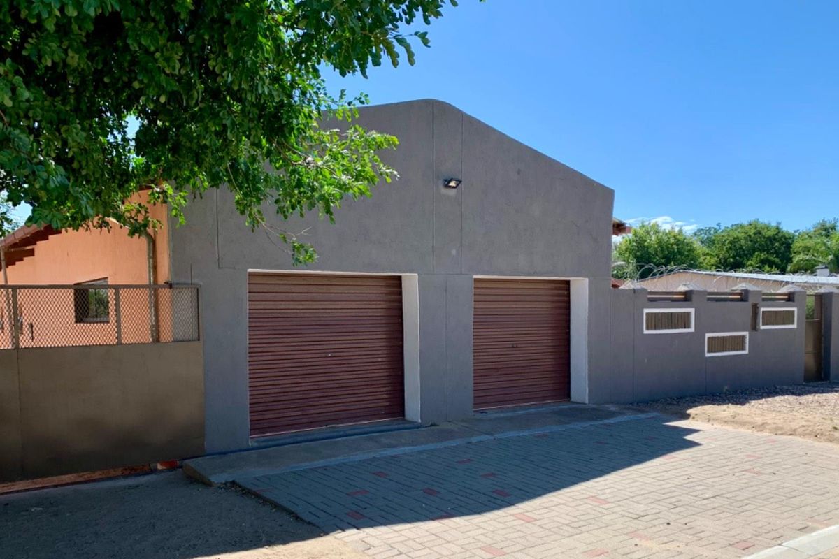 3-Bedroom Home with Versatile Flatlet & Double Garage – Prime Value in Okahandja! - Photo 3