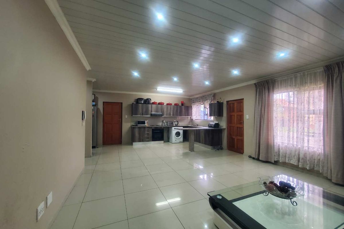 Luxury living in this modern 3-bedroom homes with double garages - Photo 4