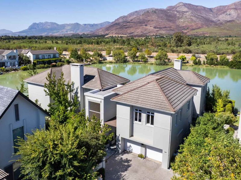 Exquisite Five-Bedroom Lakefront Living on Lake Clement - Photo 3