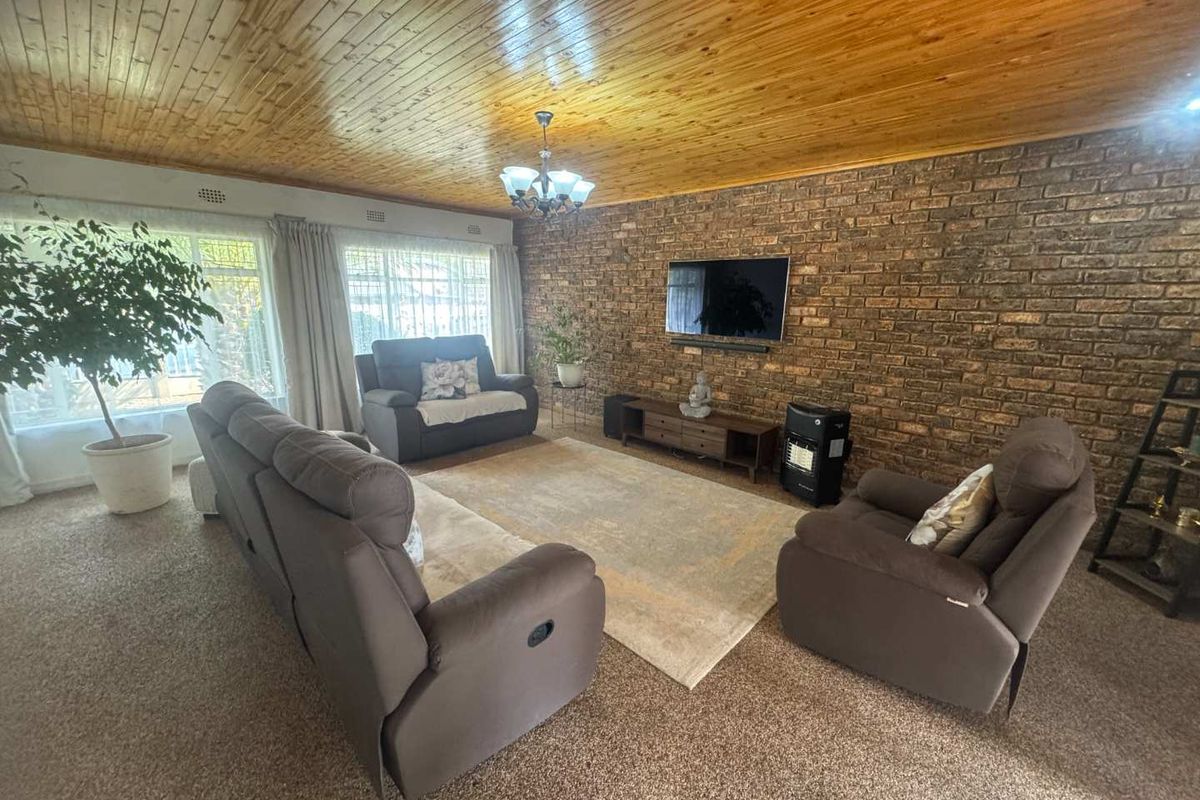 Family Home for Sale - Photo 4