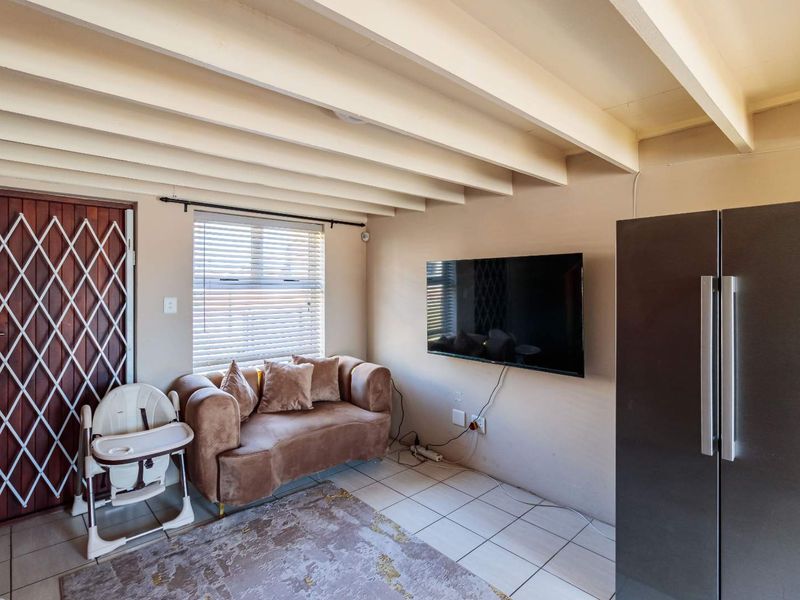 Starter Home - Walmer Link - Photo 8