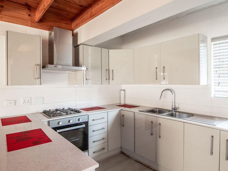 3 Bedroom Townhouse in Blue Lakes Estate. - Photo 6