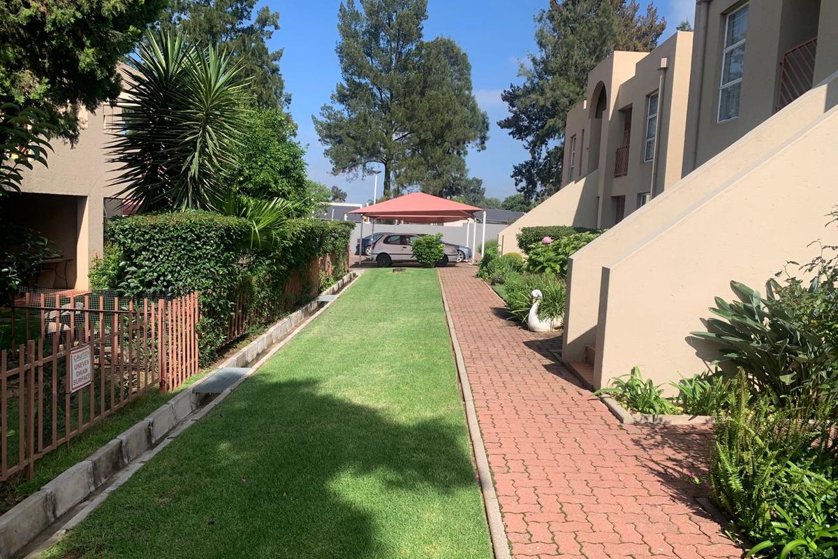 Perfect Blend of Style, Comfort, & Convenience - Photo 2