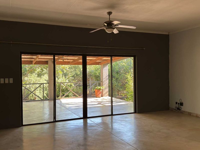 Three bedroom family home up for rental in the popular Hoedspruit Wildlife Estate - Photo 9