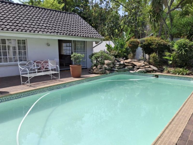 A GORGEOUS ONE BEDROOM FURNISHED COTTAGE - Photo 1