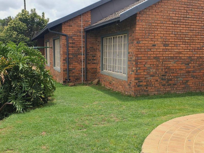 Well kept family home in established area - Photo 2