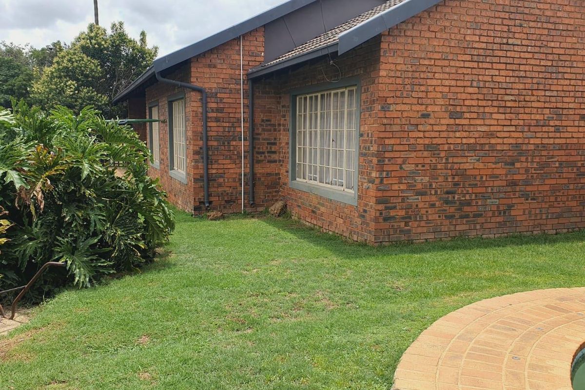 Well kept family home in established area - Photo 2