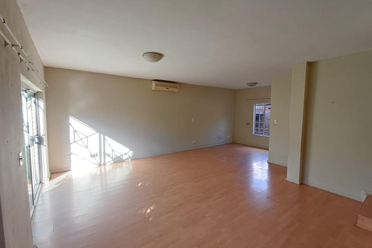 Charming Duplex Living in Sought-After Bromhof – Perfect for Families - Photo 4