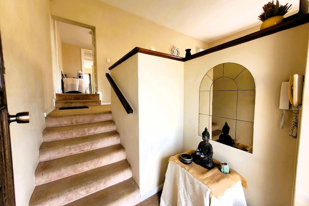 Double Volume Spacious Glenwood Home - Photo 5