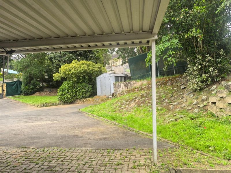 Spacious Escombe Home: 5 Beds, Big Yard, Ample Parking! - Photo 2