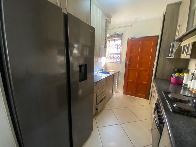 Three Bedroom Home for Rent - Photo 7