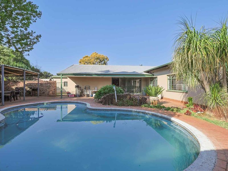 Exclusive Waverley Gem – A Spacious Family Haven in The Moot - Photo 3