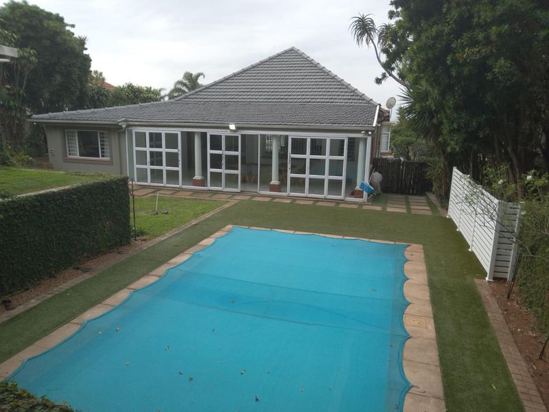 Luxurious 4 bedroom home with flatlet with sea views - Photo 3