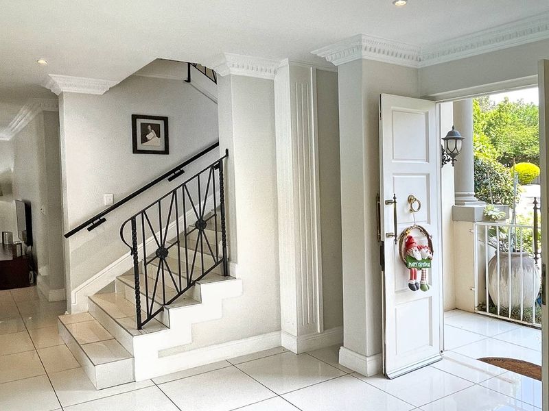 Prestigious Four Bedroom Home in Excellent Estate - Photo 6