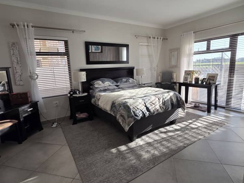 Spacious Three Bedroom Family Home for Sale in Ocean View - Photo 9