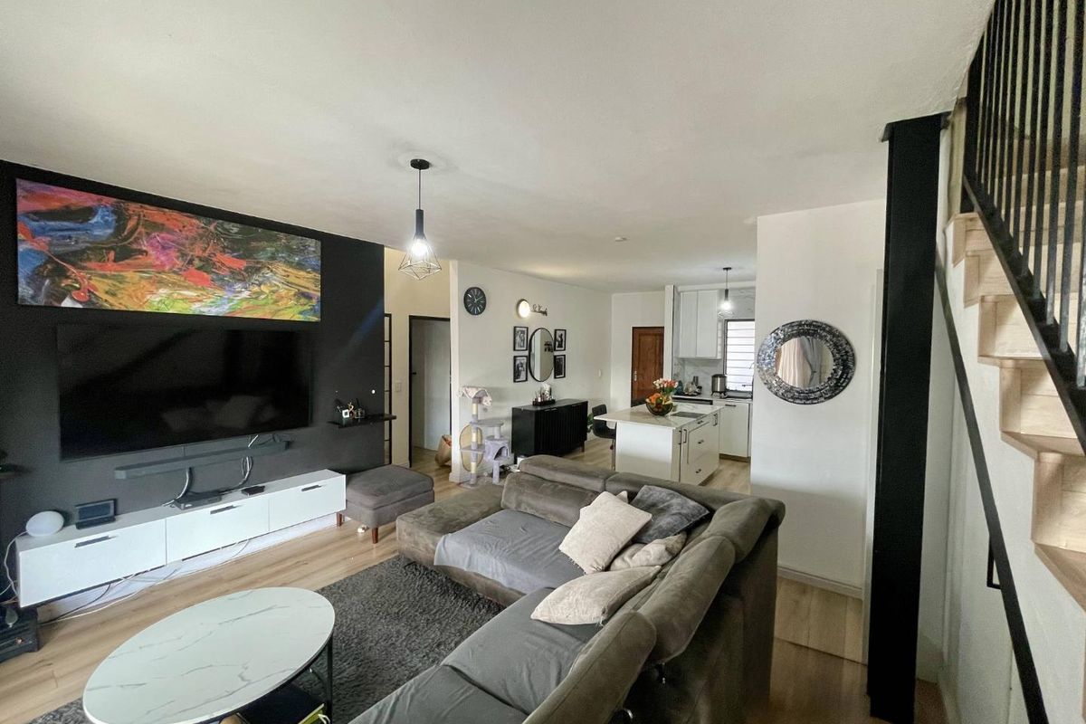 Stylish, Spacious and Move-In Ready in Sought-After Eldo Lakes East - Photo 2