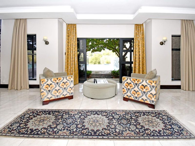 Spectacular 6-Bedroom Golf Course Mansion - Photo 6