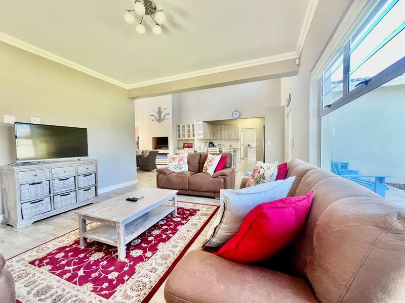 Stylish 3-Bedroom Home Offering Space, Flow & Lifestyle - Photo 8