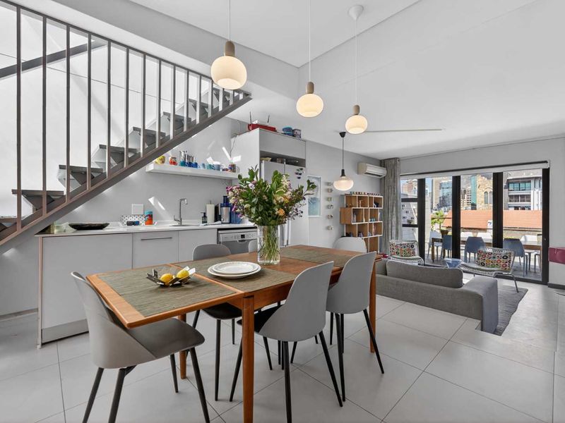 Prime Location & Stunning Views - A tranquil Oasis in Green Point Awaits! - Photo 2