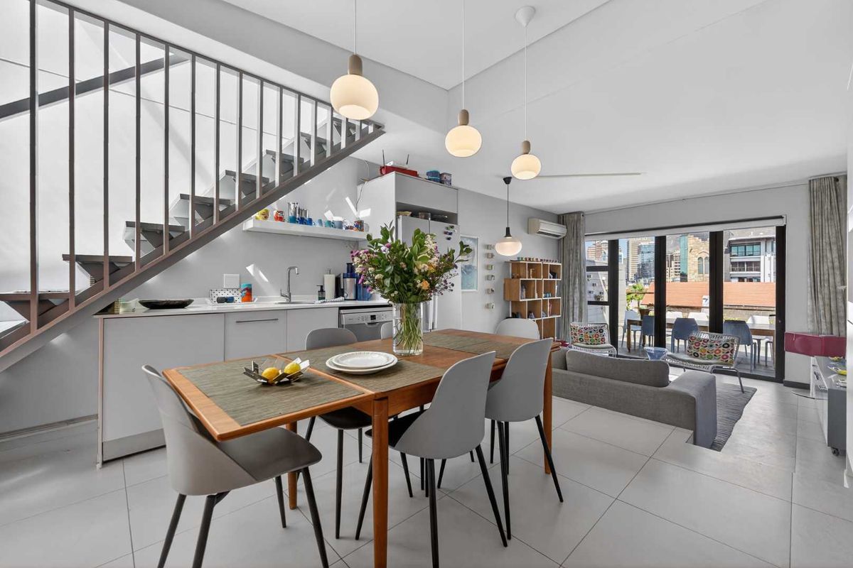 Prime Location & Stunning Views - A tranquil Oasis in Green Point Awaits! - Photo 2